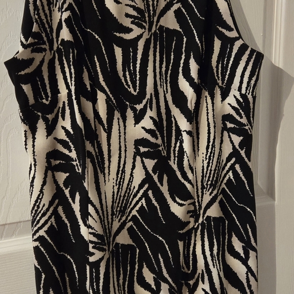 Ladies sleeveless dress - Picture 3 of 6